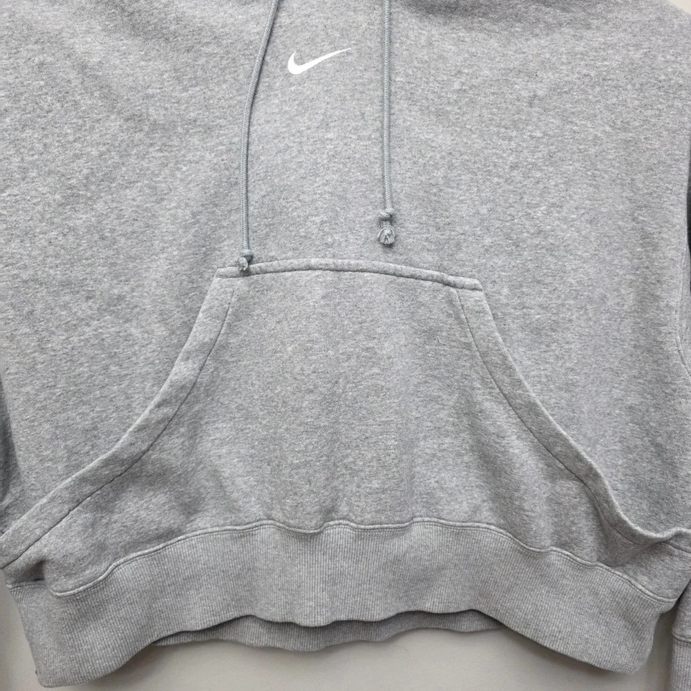 Nike sportswear essential